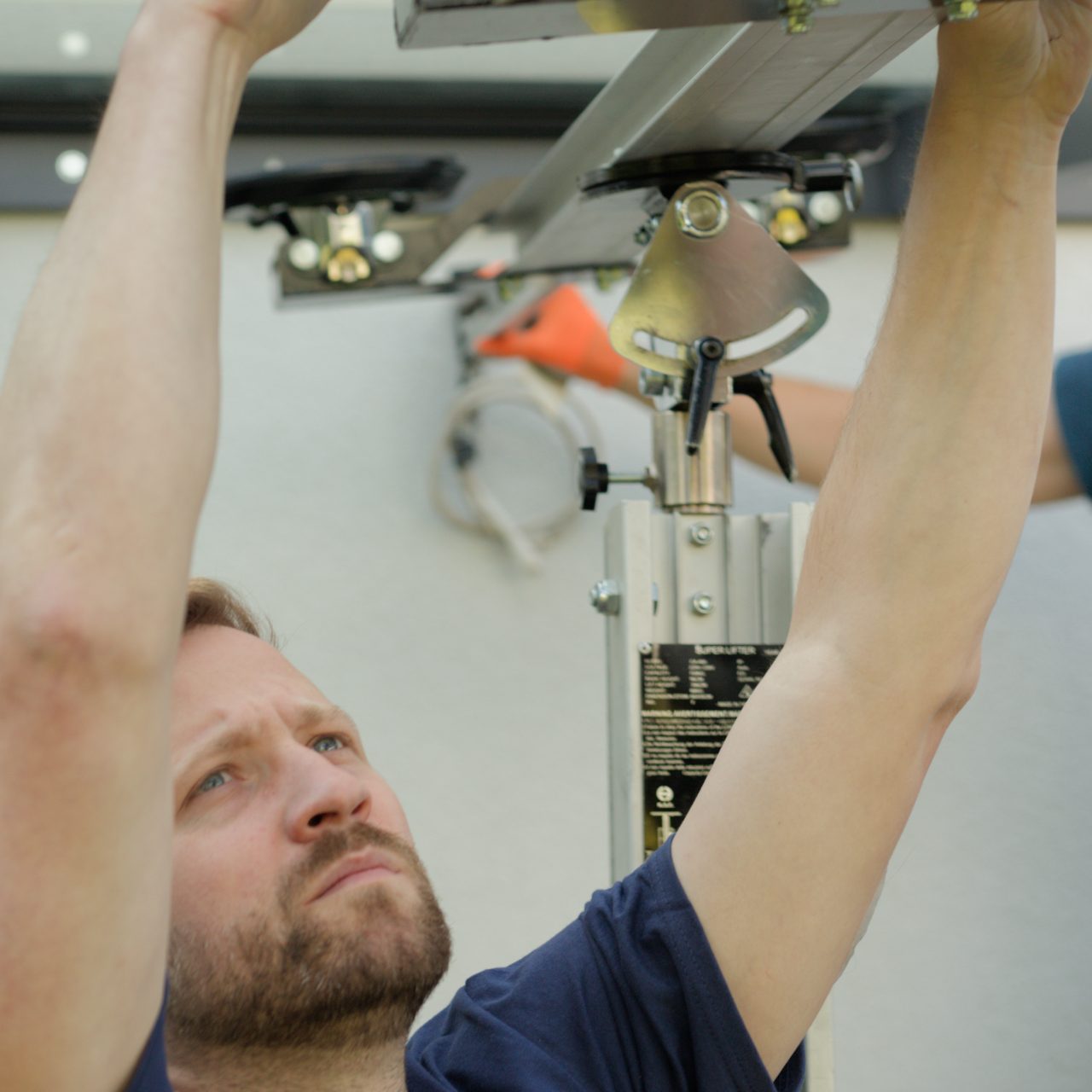 Sachverständiger Victor Pawlowski bei der Arbeit